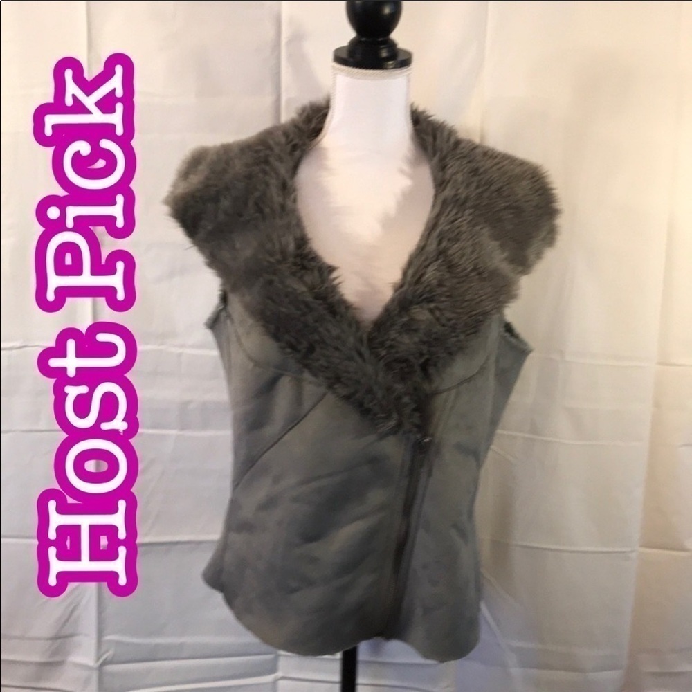 ✅HOST Pick✅ Charming Charlie Suede Vest, Large